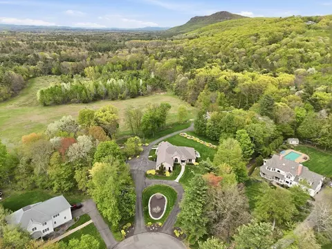 33 Labrie Ln, Holyoke, MA 01040