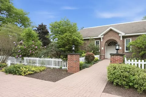 165 Converse St #1, Longmeadow, MA 01106