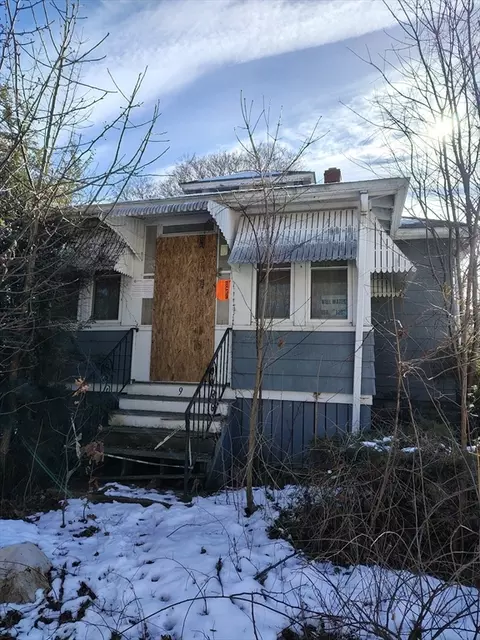9 Gaudette Ave, Brockton, MA 02301