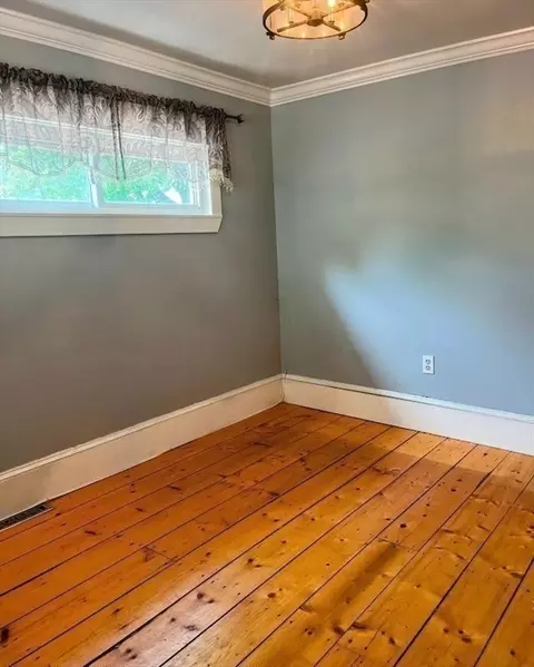 Bedroom - 3 Phillips Ave, Saugus, MA 01906 photo 2 of 3