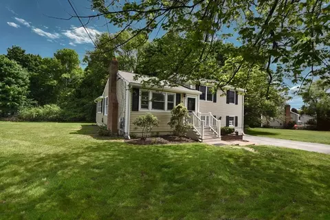 14 Centerville Dr, Salem, NH 03079