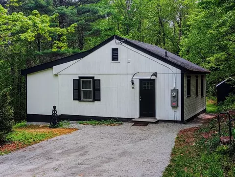16 Garnet Mountain Ln, Peru, MA 01235