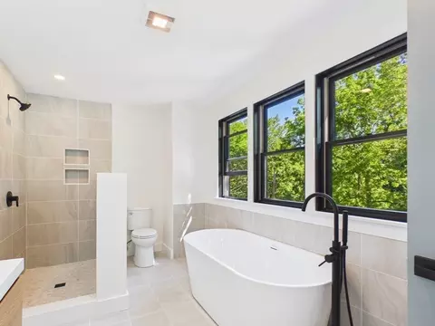Bath - 98 Evans Rd, Marblehead, MA 01945 photo 3 of 6