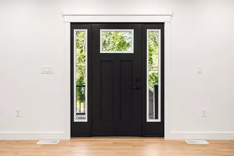 Entry Way - 98 Evans Rd, Marblehead, MA 01945 photo 1 of 4