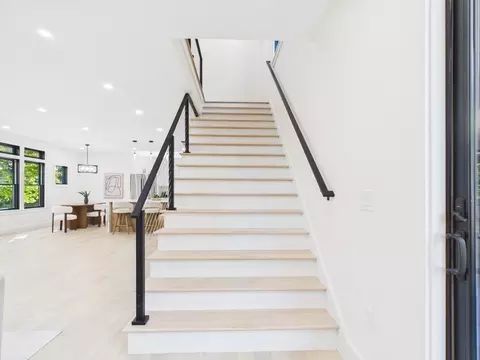 Entry Way - 98 Evans Rd, Marblehead, MA 01945 photo 2 of 4