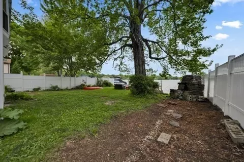 Exterior - 5 12 W Sutton Rd, Sutton, MA 01590 photo 8 of 9