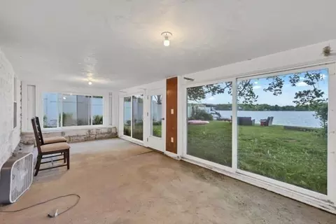 Exterior - 5 12 W Sutton Rd, Sutton, MA 01590 photo 5 of 9
