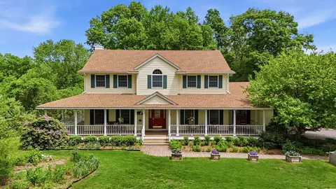 331 Hadley St, South Hadley, MA 01075