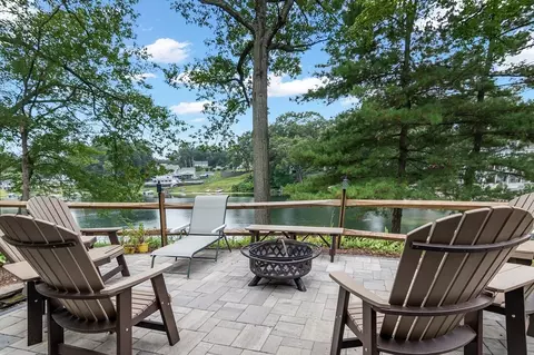 105 Lakeview St, Southwick, MA 01077