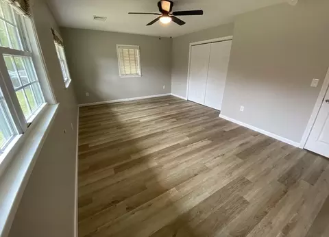915 Bradley Rd, Springfield, MA 01109 photo 16