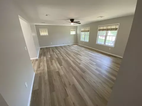 915 Bradley Rd, Springfield, MA 01109 photo 12