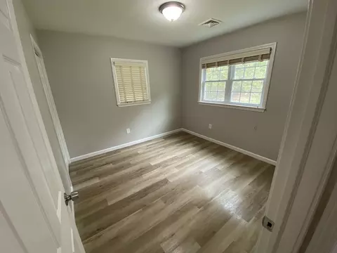 915 Bradley Rd, Springfield, MA 01109 photo 17