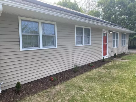 915 Bradley Rd, Springfield, MA 01109 photo 3