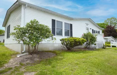 6 Canterbury Ln #6, Rockland, MA 02370