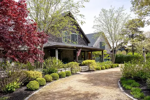 27 Knoll Dr, Edgartown, MA 02539