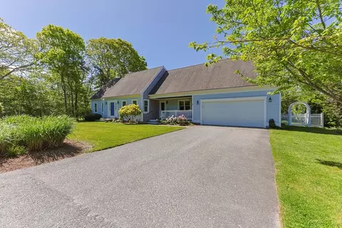 7 Park St, Harwich, MA 02645