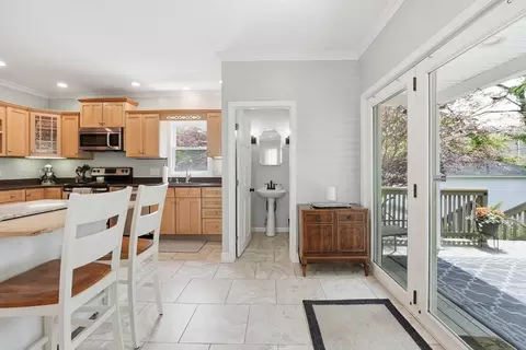 Entry Way - 6 Anderson Ave, Worcester, MA 01604 photo 3 of 5