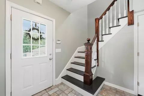 Entry Way - 6 Anderson Ave, Worcester, MA 01604 photo 4 of 5