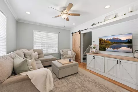 Living - 6 Anderson Ave, Worcester, MA 01604 photo 1 of 1