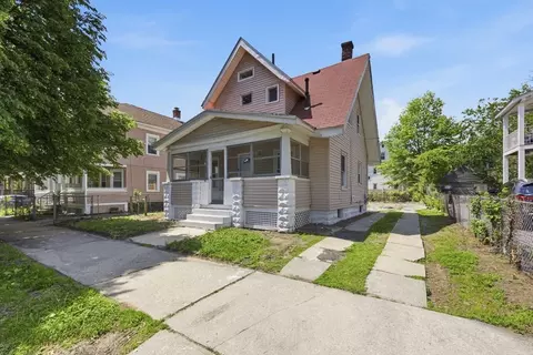 62 Kenyon St, Springfield, MA 01109 photo 2