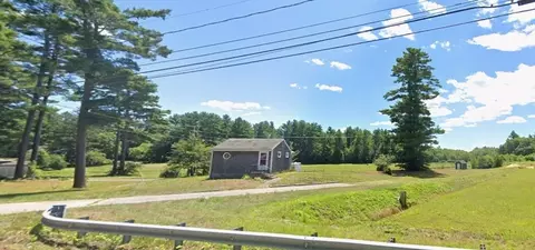 7 Lakeview St, Carver, MA 02330