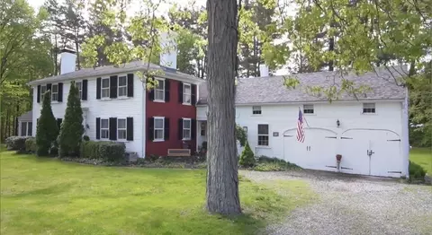 8 South St, Townsend, MA 01469