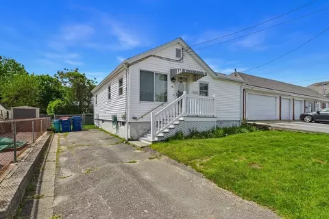 15 Transit St, New Bedford, MA 02740