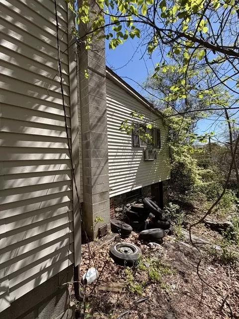 Exterior - 4 Ellen St, Worcester, MA 01604 photo 4 of 7