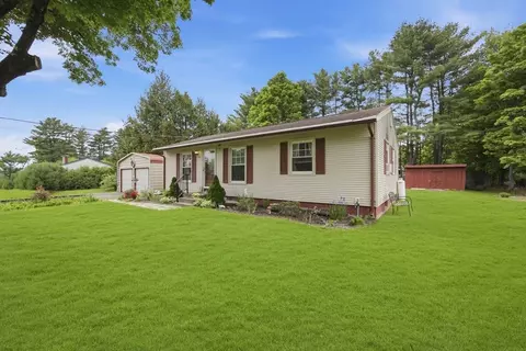 201 Batchelor St, Granby, MA 01033