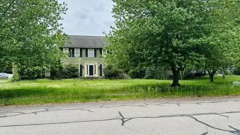 4 Canoe River Rd, Easton, MA 02334