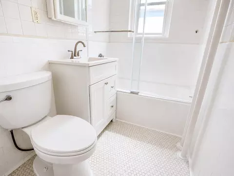 Bath - 8 Walnut St #2, Everett, MA 02149 photo 1 of 2