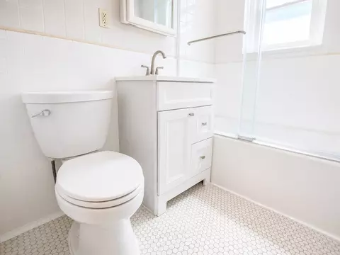Bath - 8 Walnut St #2, Everett, MA 02149 photo 2 of 2