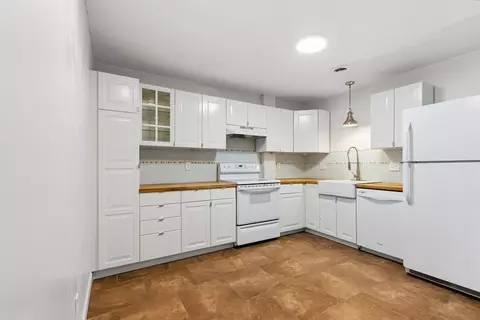 96 Old Colony Ave #234, Taunton, MA 02718