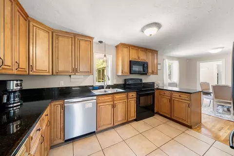 Kitchen - 302 Ames Way, Barnstable, MA 02632 photo 2 of 3