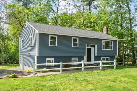 4 Louis Rd, Tewksbury, MA 01876