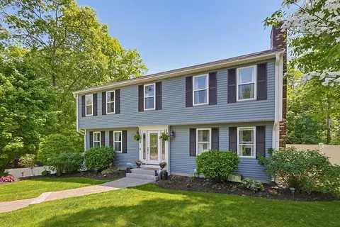 14 Narcissus Ct, North Attleboro, MA 02760
