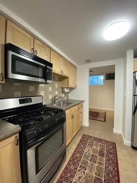 1 Dana St #2, Cambridge, MA 02138