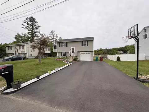 88 Boulevard St, Lowell, MA 01854