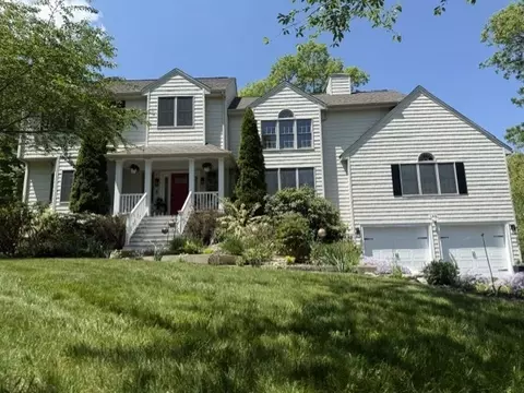 138 Chestnut St, Rehoboth, MA 02769