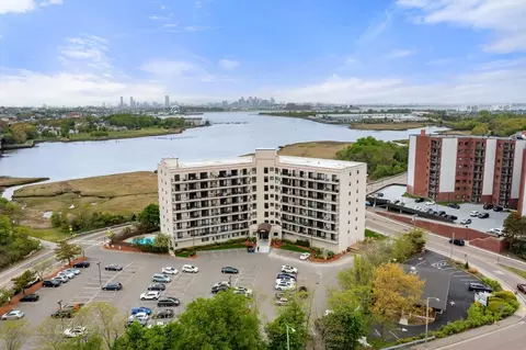133 Commander Shea Blvd #209, Quincy, MA 02171
