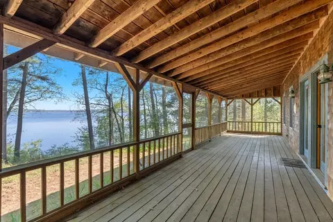 362 Snows Pond Rd, Rochester, MA 02770