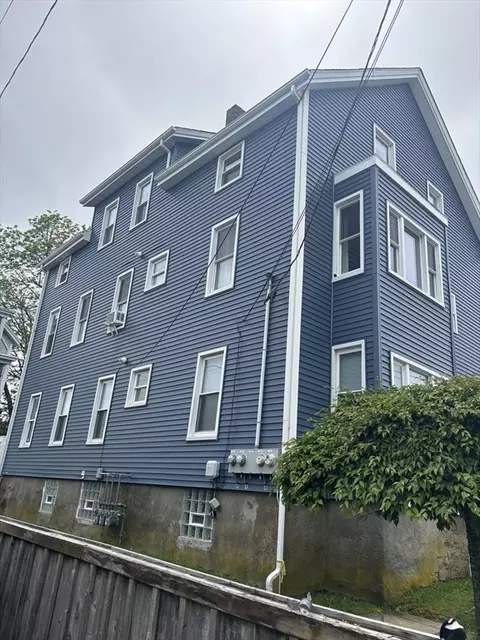 47 Summerfield St, Fall River, MA 02720