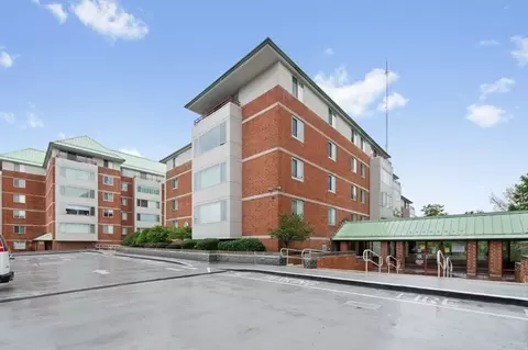 183 Oak St #405, Newton, MA 02464
