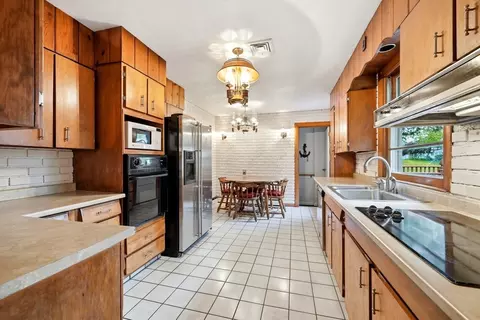 87 Squire Ln, Springfield, MA 01118 photo 11