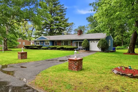87 Squire Ln, Springfield, MA 01118 photo 2