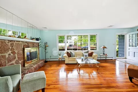 87 Squire Ln, Springfield, MA 01118 photo 8