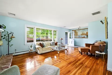 87 Squire Ln, Springfield, MA 01118 photo 9