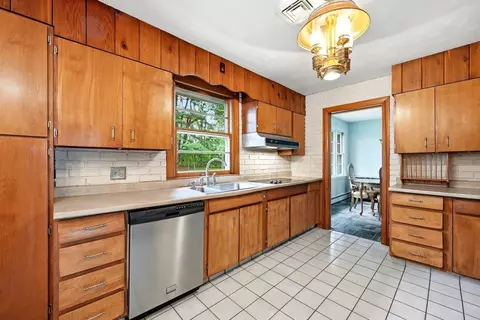 87 Squire Ln, Springfield, MA 01118 photo 13