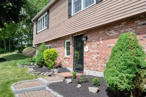 19 Essex Heights Dr, Weymouth, MA 02188