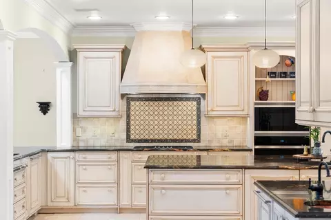 Kitchen - 5 Hamlins Xing, Dover, MA 02030 photo 1 of 5
